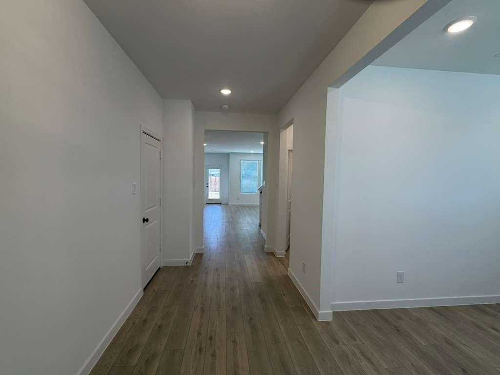 1901 Jamestown Way - Photo 5 of 37