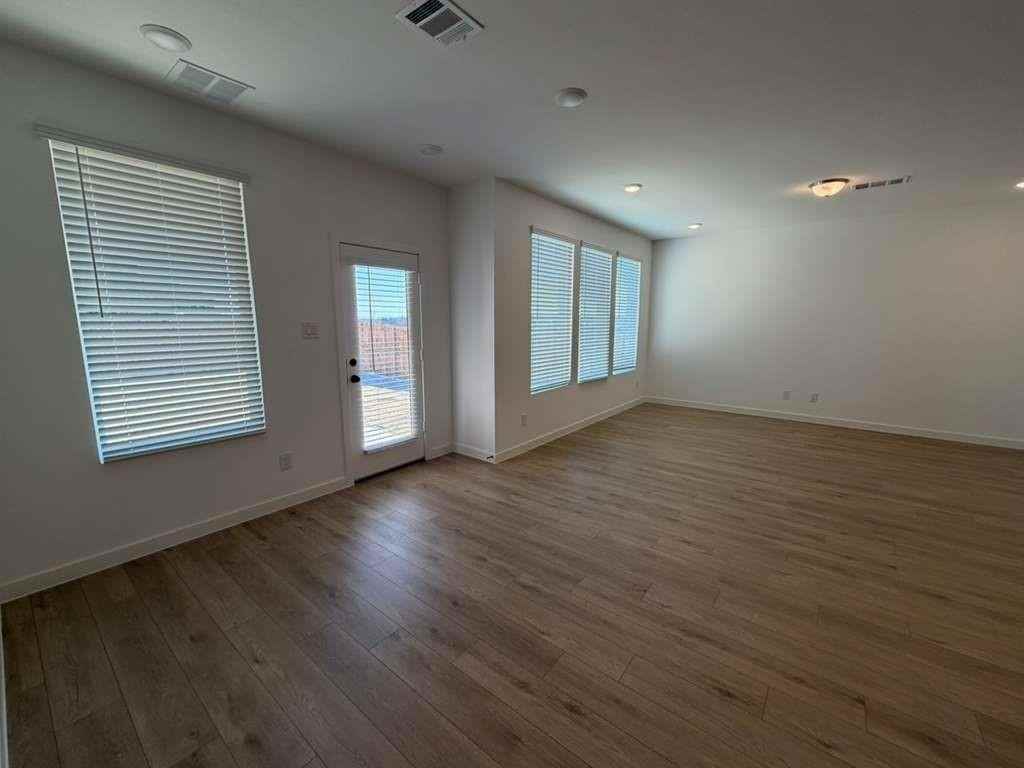 1901 Jamestown Way - Photo 7 of 37