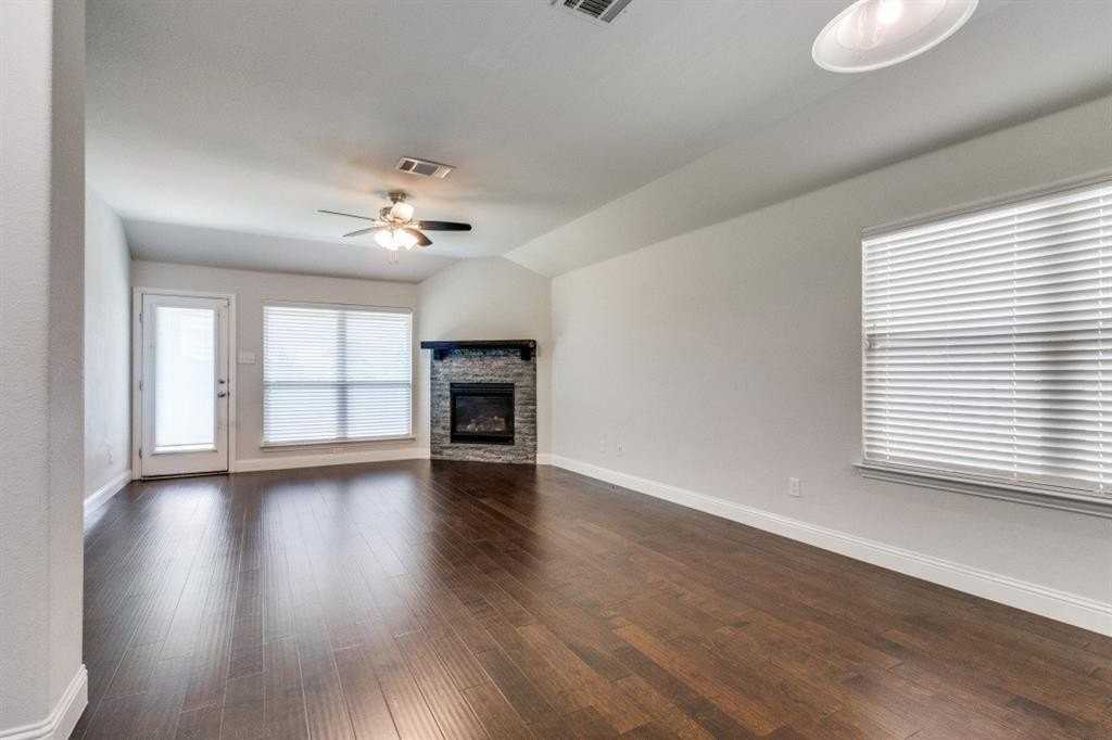 2073 Avondown Rd - Photo 3 of 11