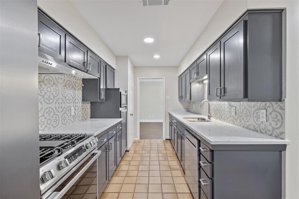 2502 Cumberland Dr - Photo 3 of 28