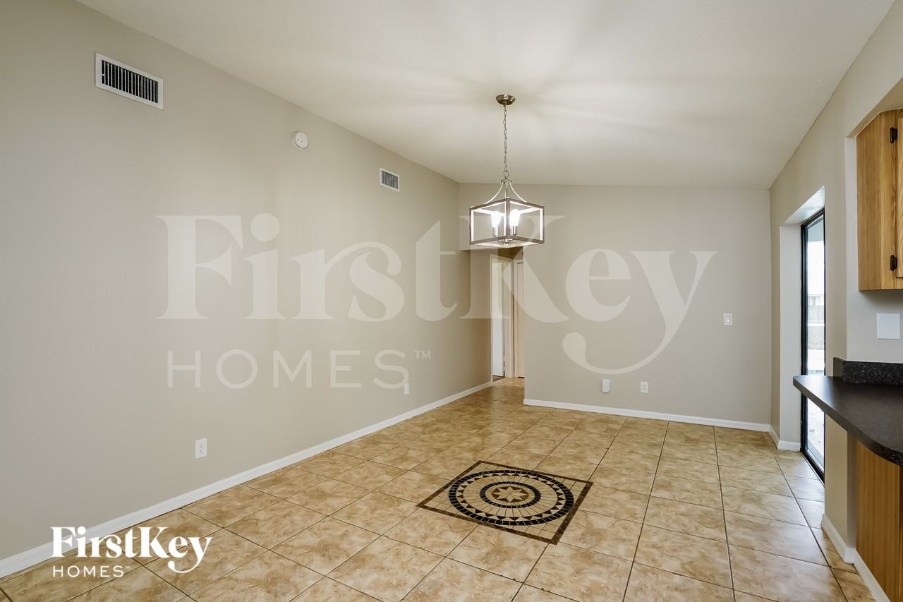 302 Se 15th St - Photo 4 of 15