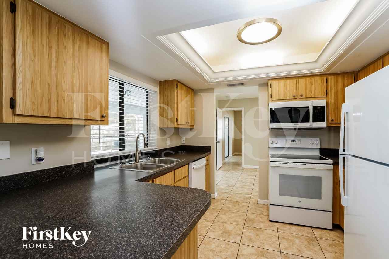 302 Se 15th St - Photo 6 of 15