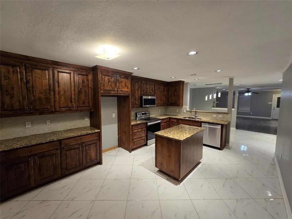 700 White Fields Way - Photo 3 of 31