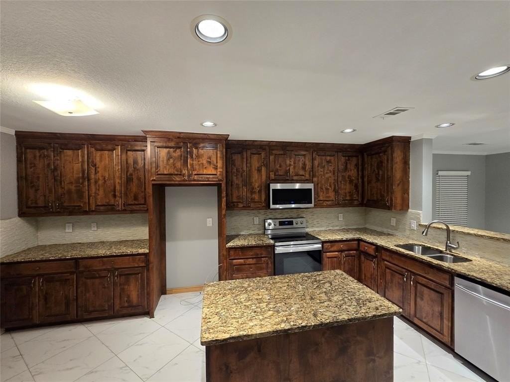 700 White Fields Way - Photo 7 of 31