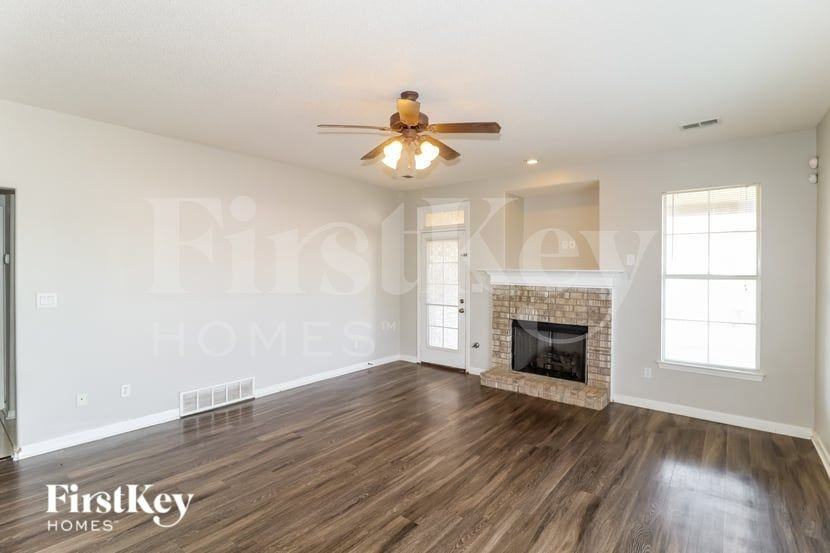 9226 Chastain Pl - Photo 3 of 16