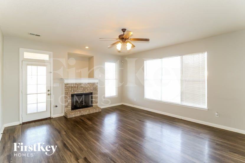 9226 Chastain Pl - Photo 4 of 16