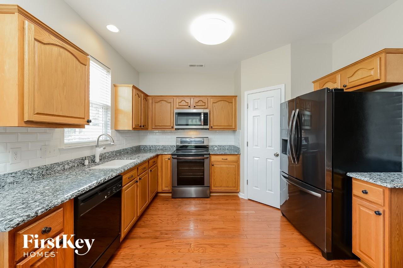 6063 Willomere Cir - Photo 5 of 15