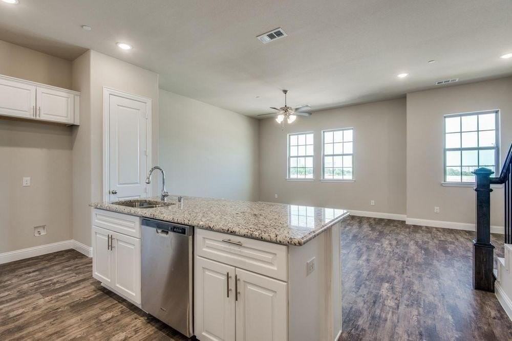 4163 Kearsage Dr - Photo 3 of 6