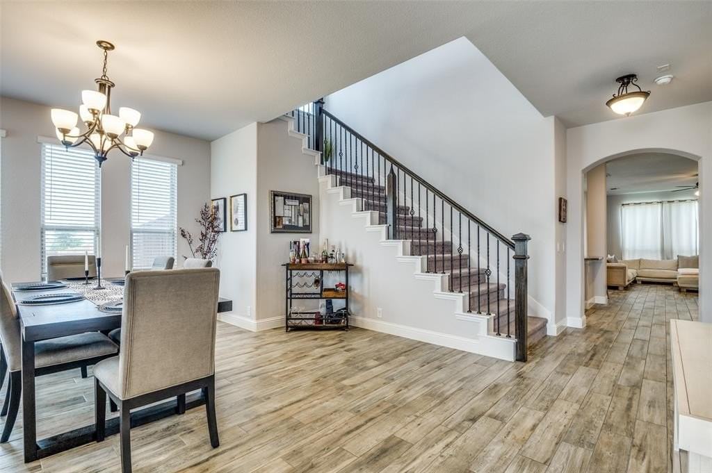 1241 Ronald St - Photo 4 of 28