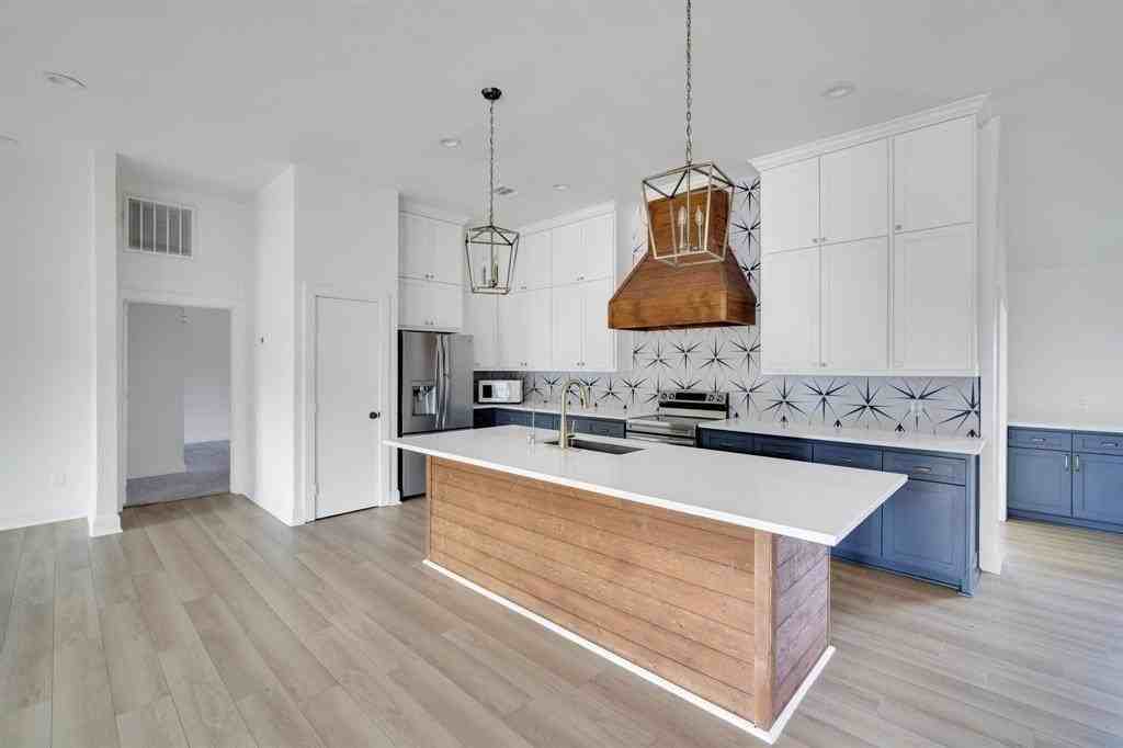 3301 Yellowstone Dr - Photo 2 of 30