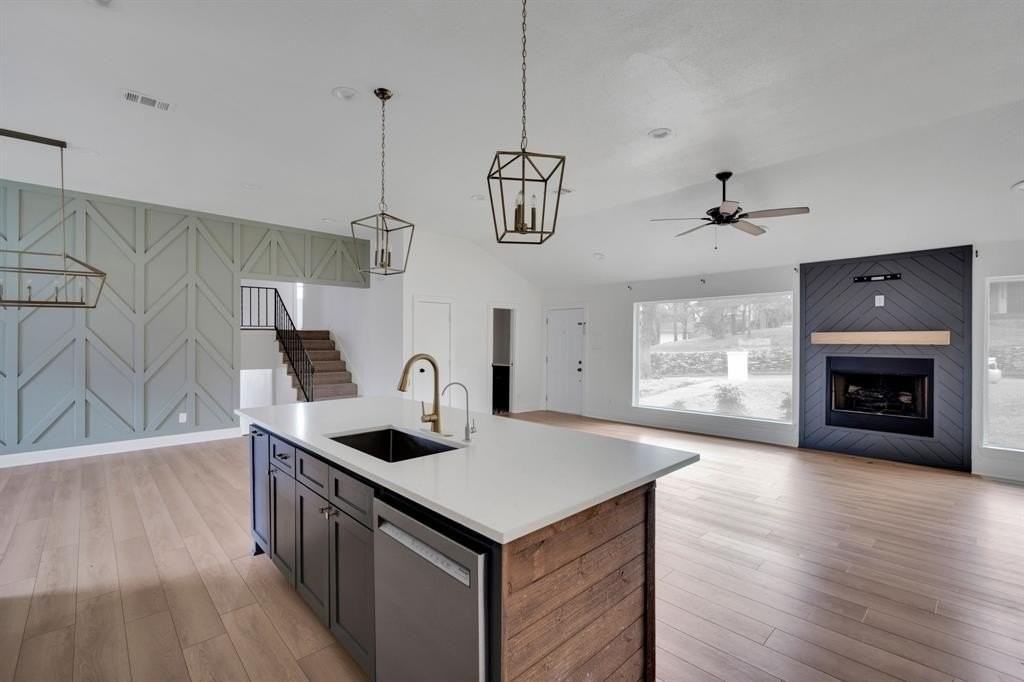 3301 Yellowstone Dr - Photo 3 of 30