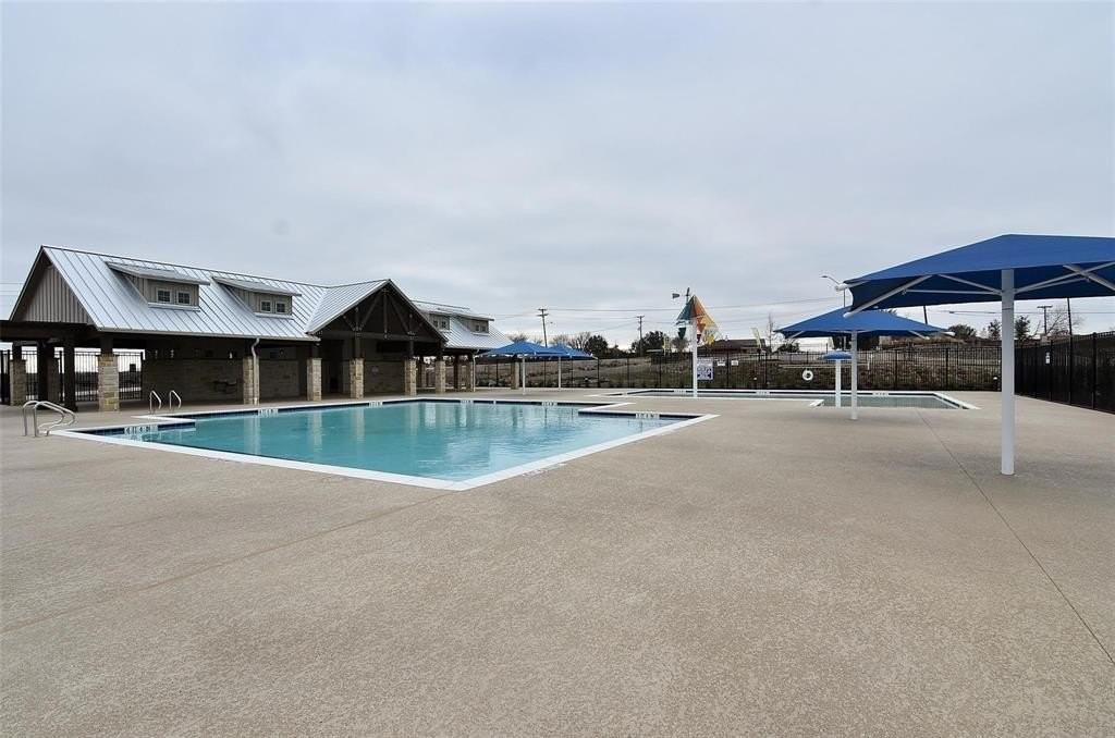 9800 Huntersville Trl - Photo 6 of 9