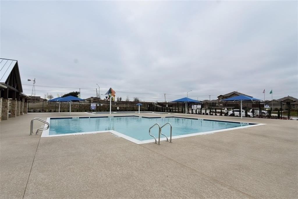 9800 Huntersville Trl - Photo 7 of 9