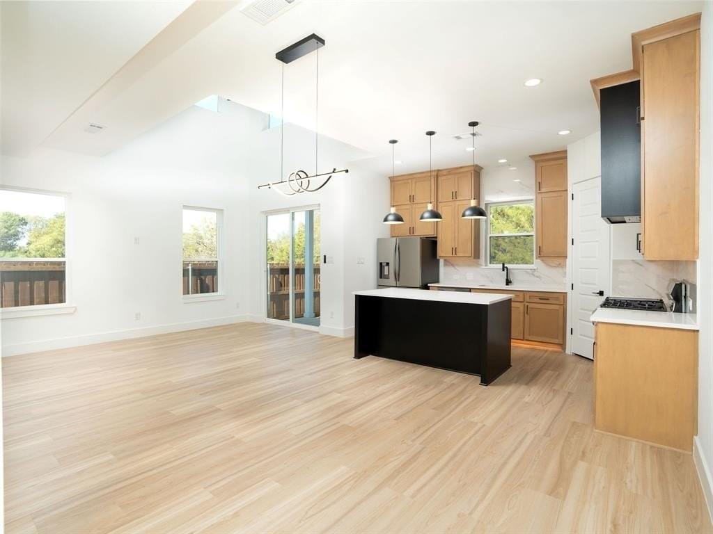 5851 Millar Dr - Photo 3 of 36