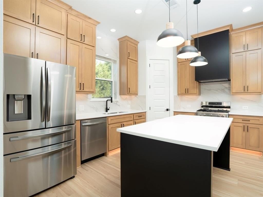 5851 Millar Dr - Photo 6 of 36