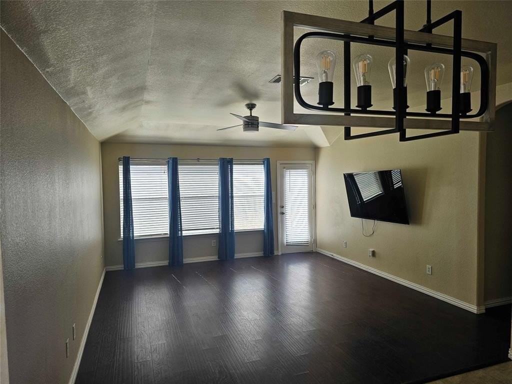 520 Creekside Dr - Photo 7 of 15