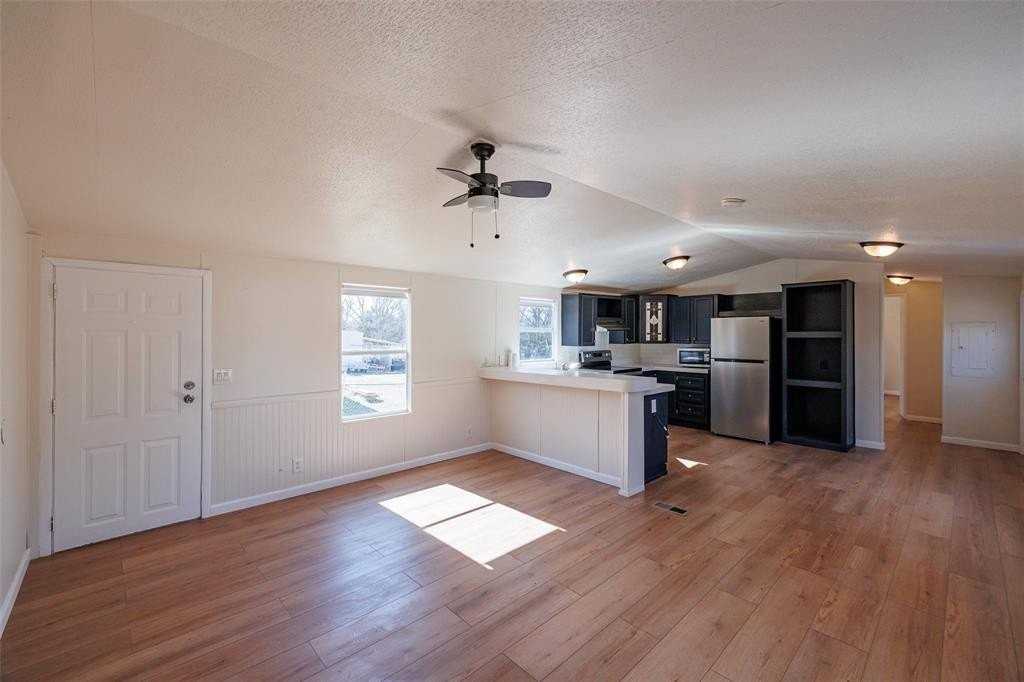 720 Jupiter Ave - Photo 4 of 23