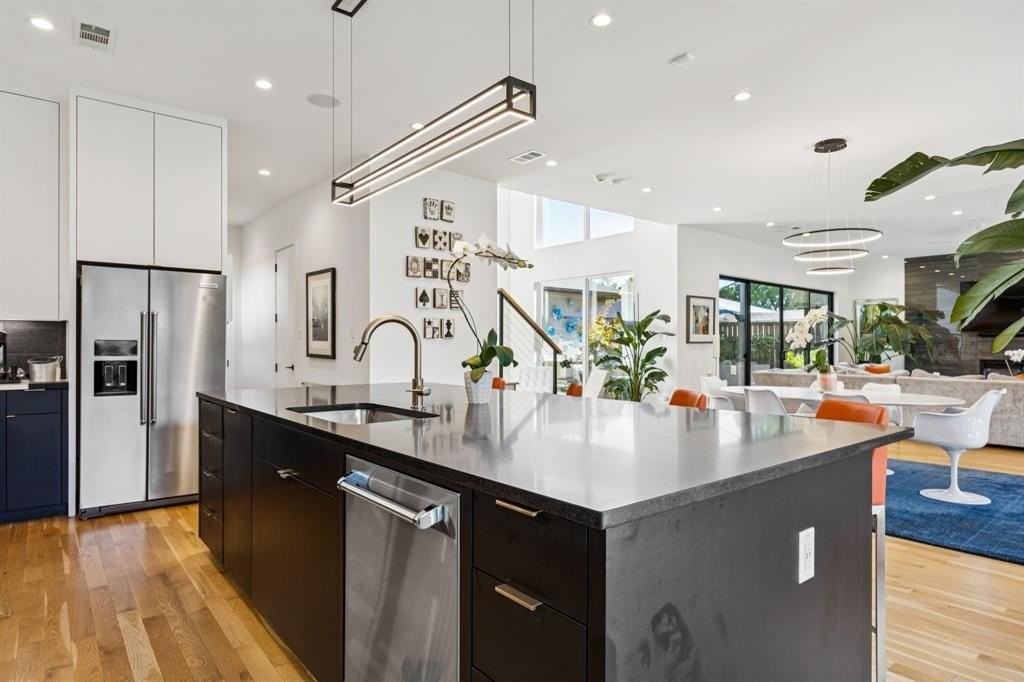 9733 Mixon Dr - Photo 7 of 26