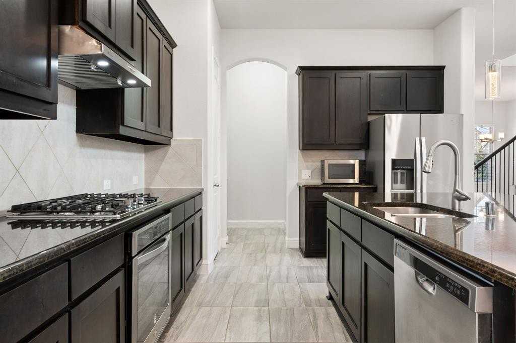 17570 Sequoia Dr - Photo 6 of 20