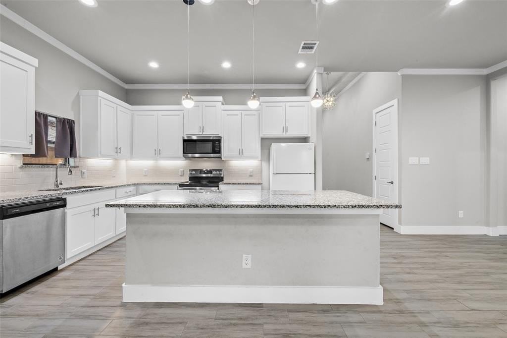 3403 Bickers St - Photo 5 of 26