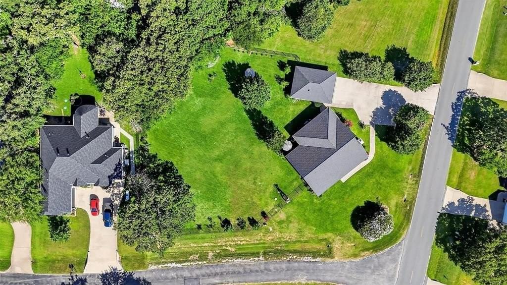 122 Comanche Dr - Photo 3 of 27