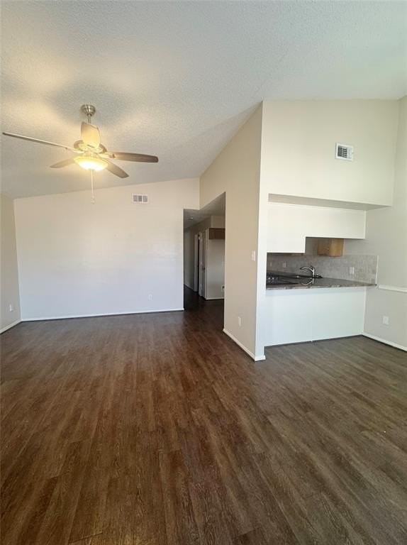 1114 Suburban St - Photo 4 of 13