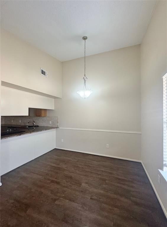 1114 Suburban St - Photo 5 of 13