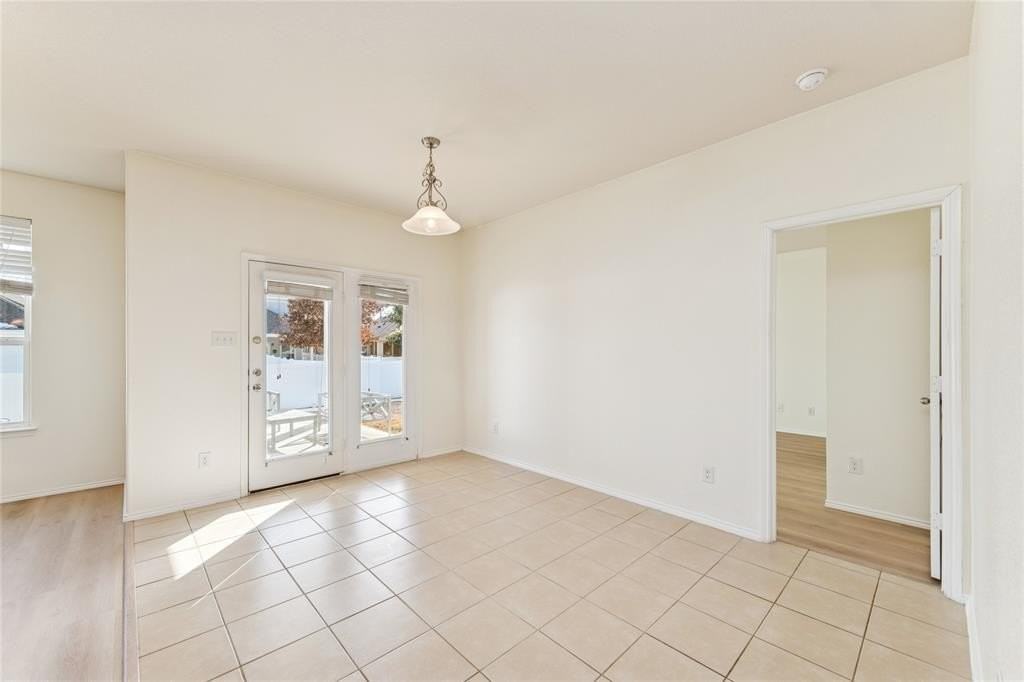 9108 Blackstone Dr - Photo 5 of 31