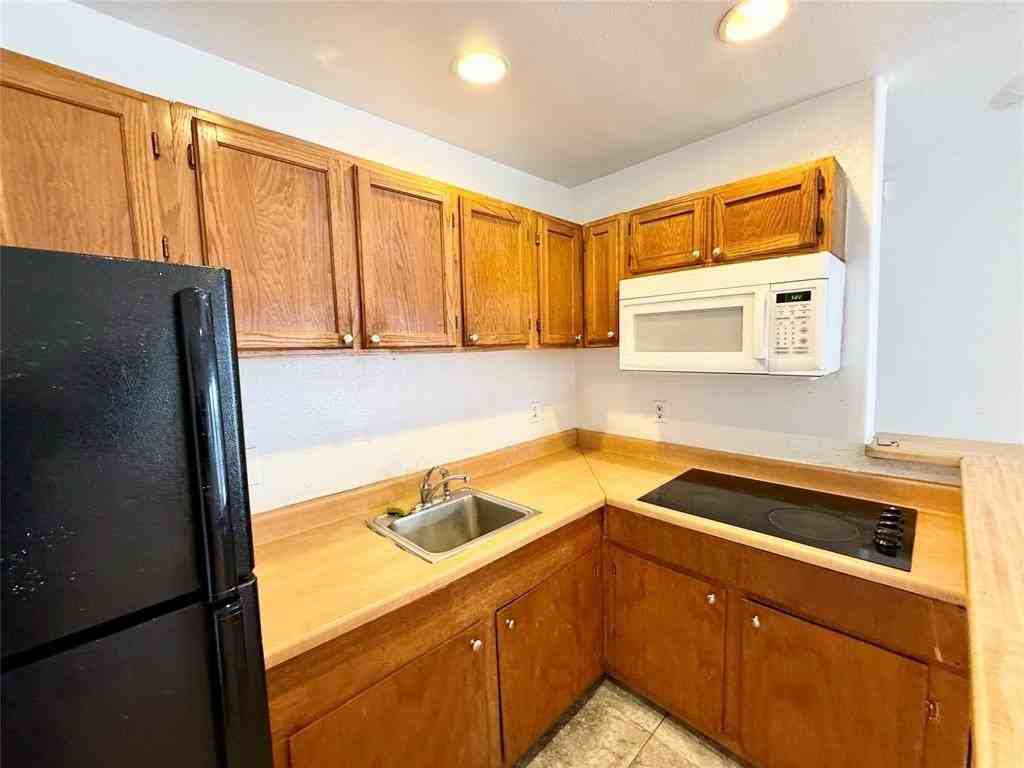 9839 Walnut St #305 - Photo 4 of 7