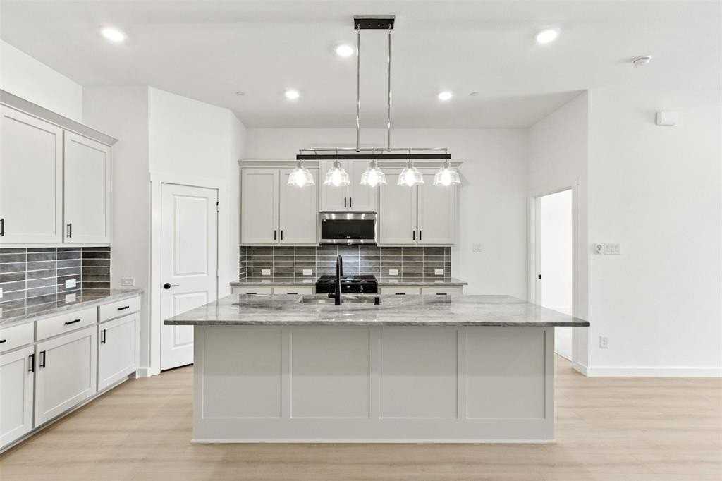 2833 Concord Dr - Photo 4 of 19