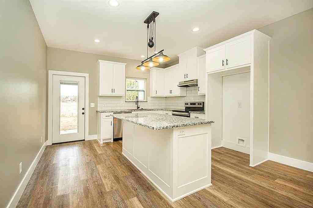 20496 Us Highway 377 #B - Photo 3 of 6