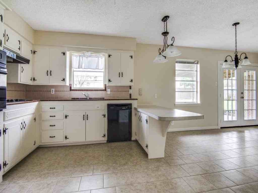 420 Vicki Pl - Photo 6 of 12