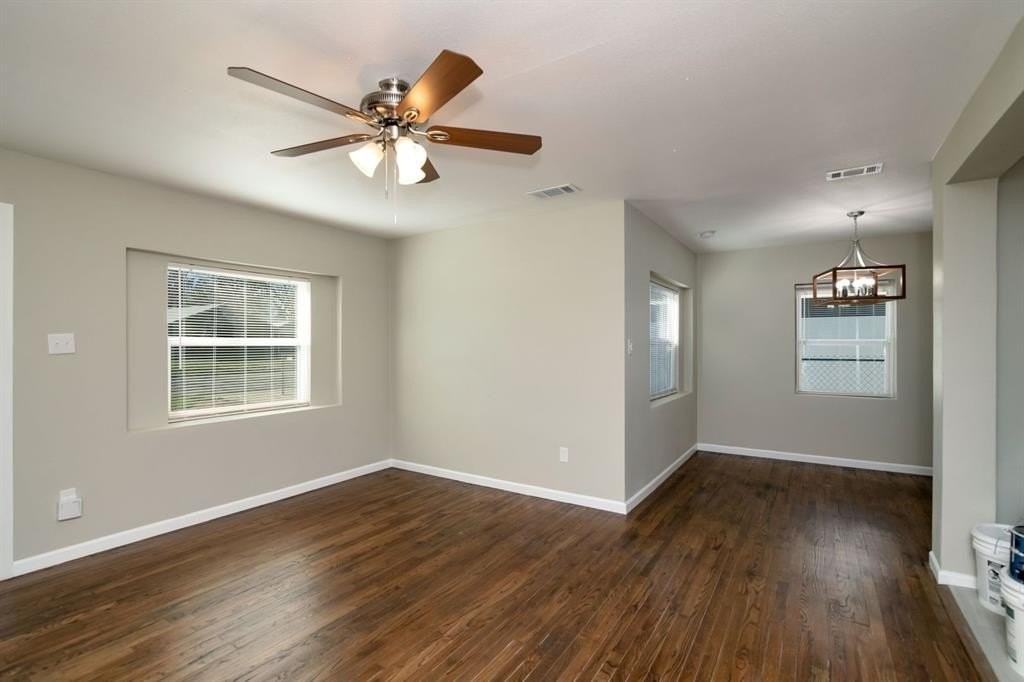 636 Schieme St - Photo 4 of 14