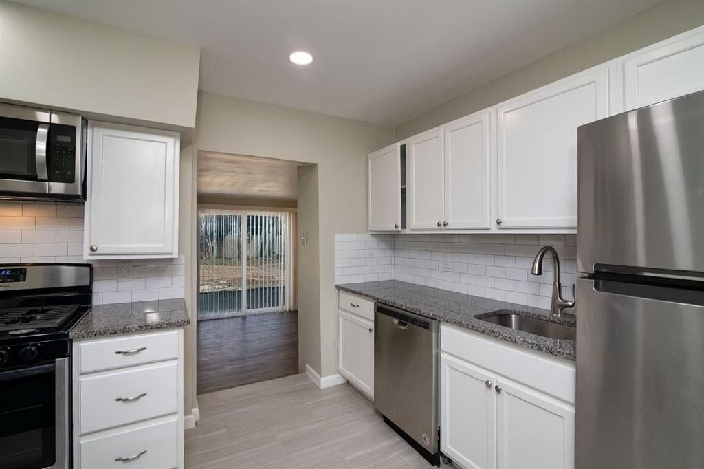 636 Schieme St - Photo 6 of 14