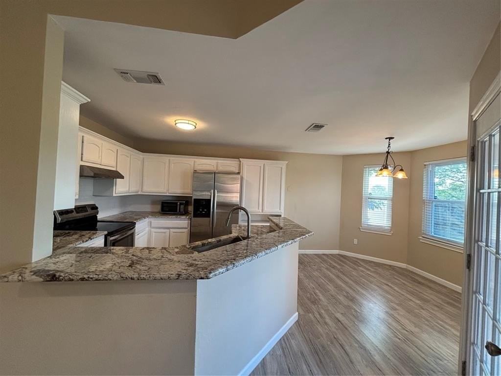 917 Brookhaven Dr - Photo 2 of 10