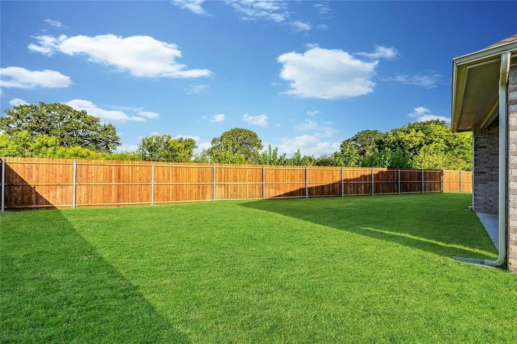 101 Gardenia Dr - Photo 5 of 6