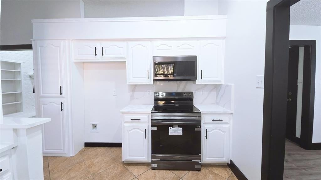 1933 Oakbluff Dr - Photo 3 of 34