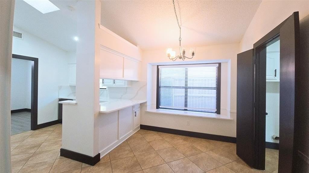 1933 Oakbluff Dr - Photo 6 of 34