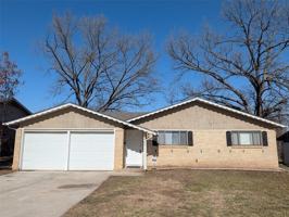 featured image of 4725 Leonard St