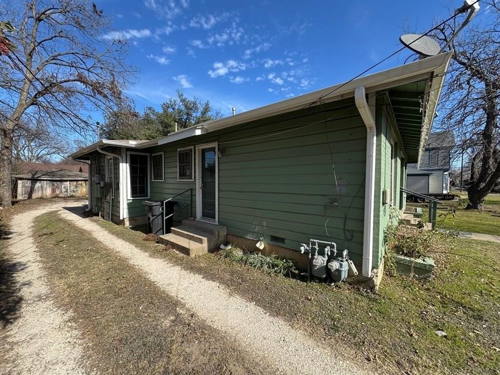 210 W Willingham St #B - Photo 2 of 12