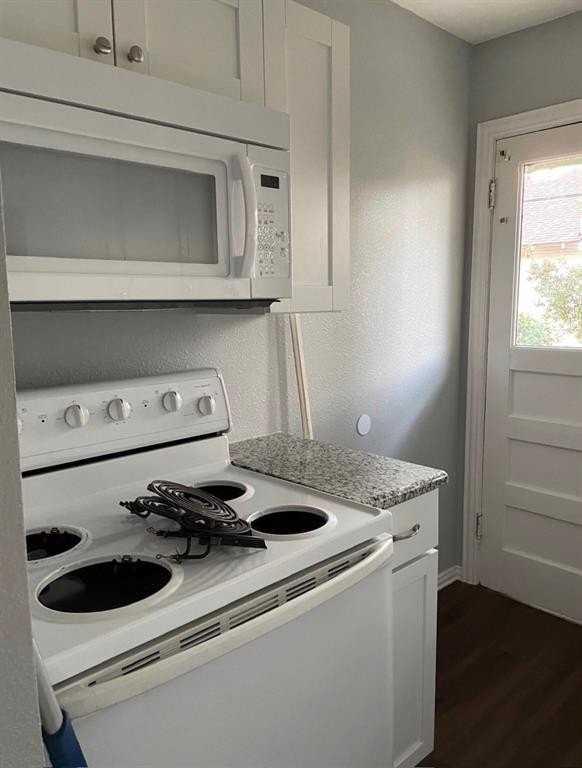 210 W Willingham St #B - Photo 6 of 12