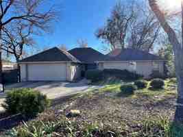 featured image of 507 W Baylor St