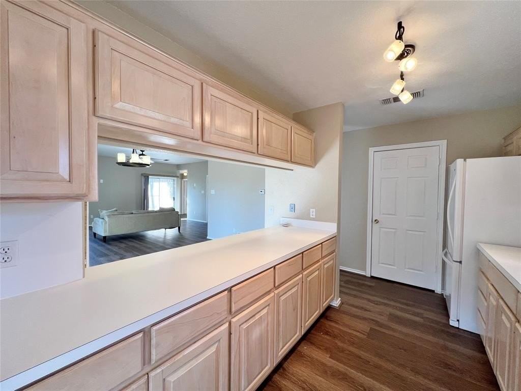 507 W Baylor St - Photo 7 of 17