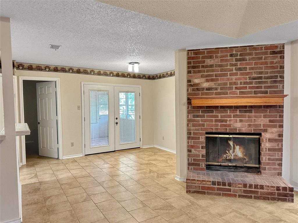 708 Crestview Dr - Photo 4 of 19