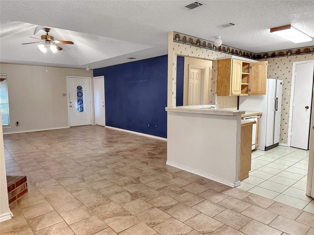 708 Crestview Dr - Photo 5 of 19