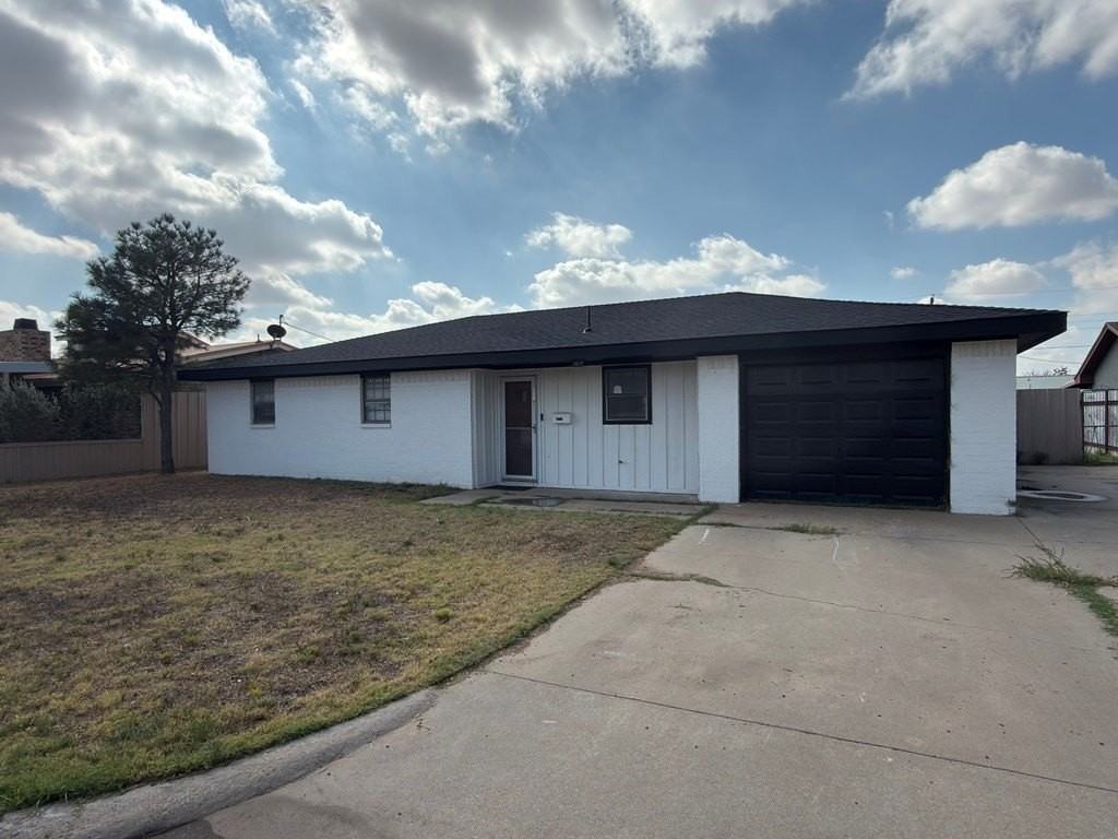 1805 S Bryan Ave - Photo 2 of 20