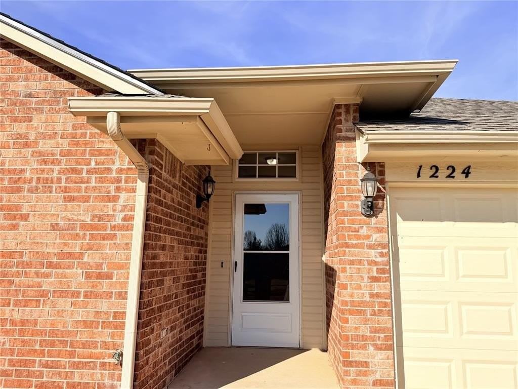 1224 Capitol Dr - Photo 2 of 15