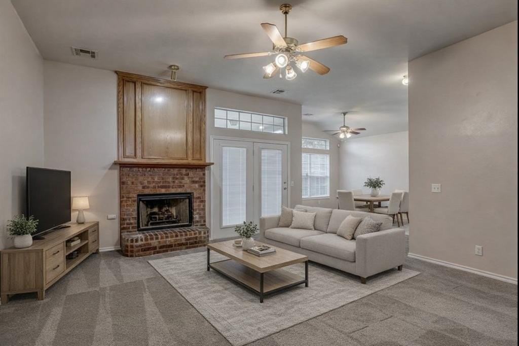 1224 Capitol Dr - Photo 3 of 15