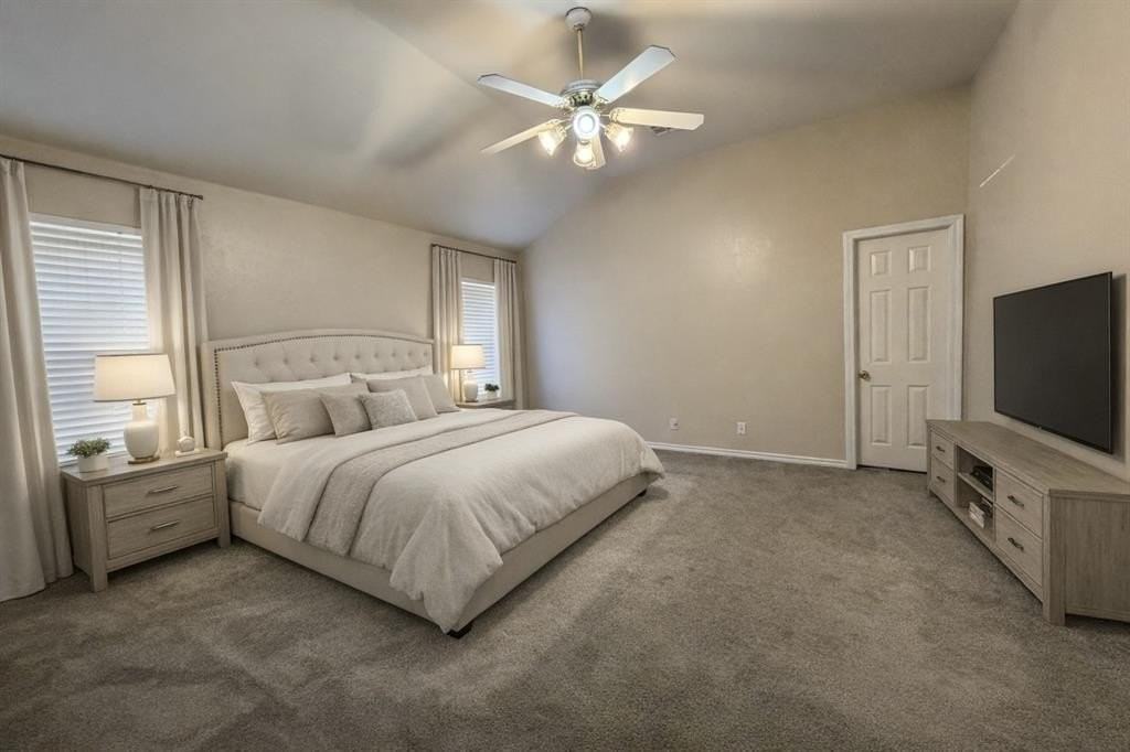 1224 Capitol Dr - Photo 6 of 15