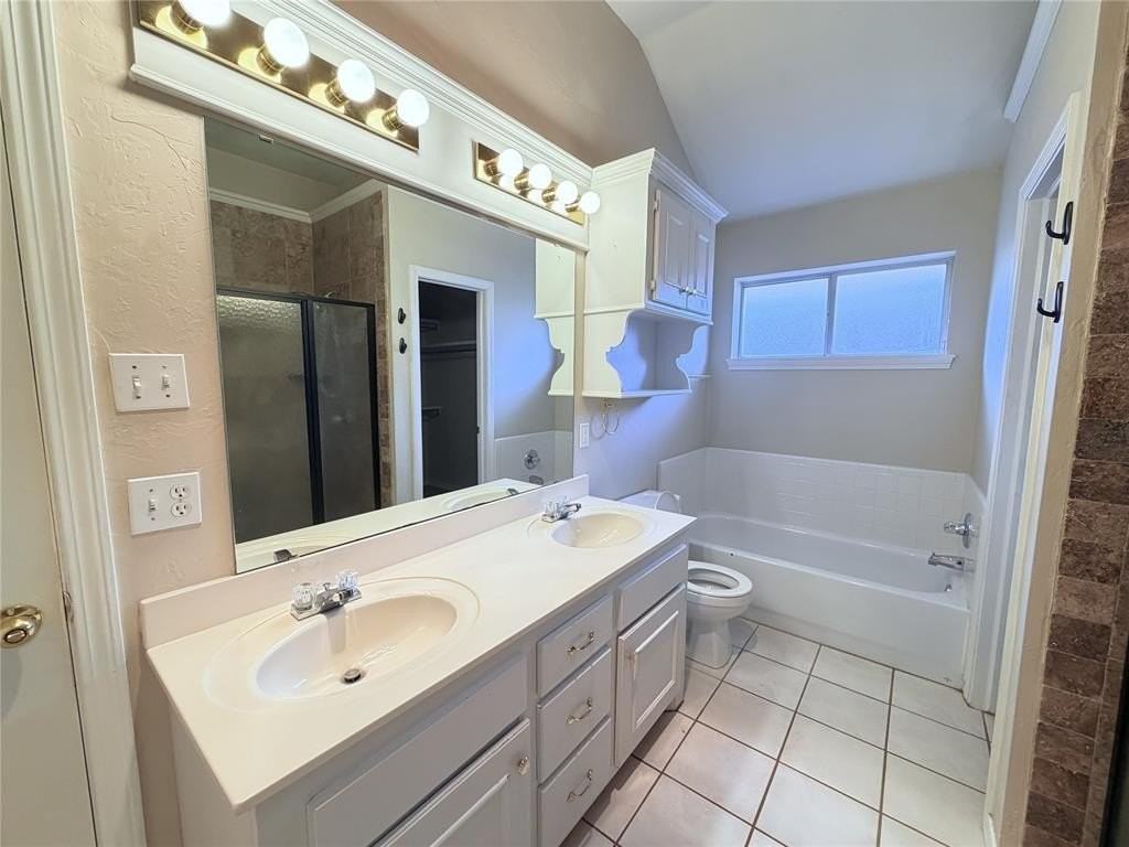 1224 Capitol Dr - Photo 7 of 15